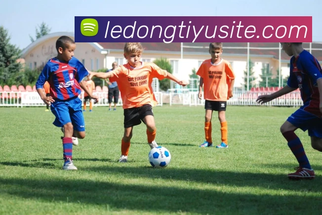 小琼斯再次因伤缺阵六周上次因绿军缺席17场比赛的回顾