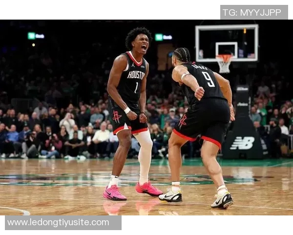 狄龙拼尽全力六犯在场17投8中三分球4记贡献22分5篮板